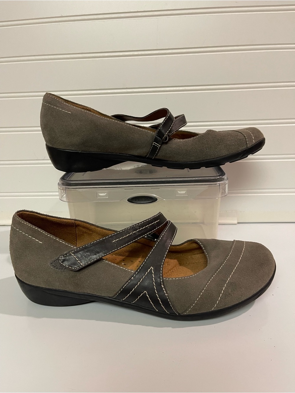 Naturalizer “Nelson” Mary Jane Shoes Taupe Gray Suede Women's Size 9 US